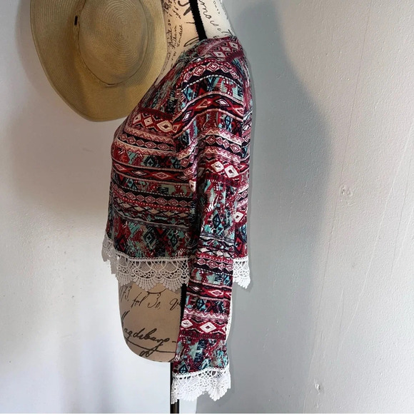 Rue21, M,Aztec, geometric print contrast lace lined hem cuff, long sleeve crop - Picture 3 of 9